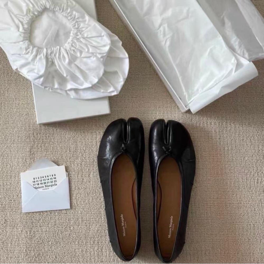 Maison Martin Margiela Classic Black Tabi Loafers - Picture 2 of 5